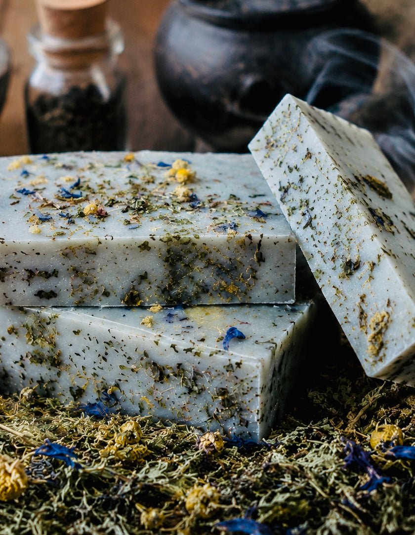 Savon artisanal bio infusé au thé « Witches Brew »