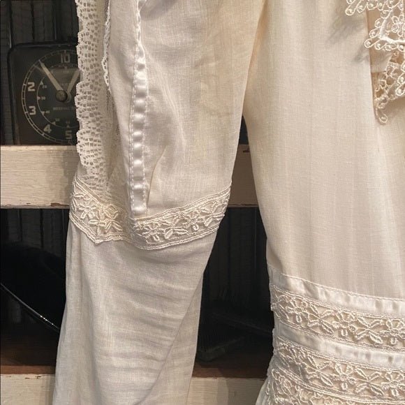 Beautiful Vintage Wedding Dress - Sweet Harvest FarmsVintageSweet Harvest Farms