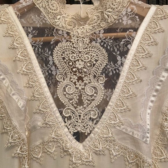 Beautiful Vintage Wedding Dress - Sweet Harvest FarmsVintageSweet Harvest Farms