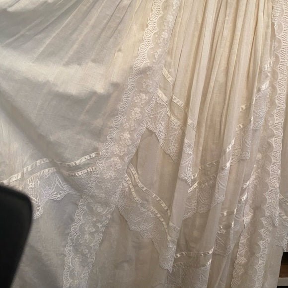 Beautiful Vintage Wedding Dress - Sweet Harvest FarmsVintageSweet Harvest Farms